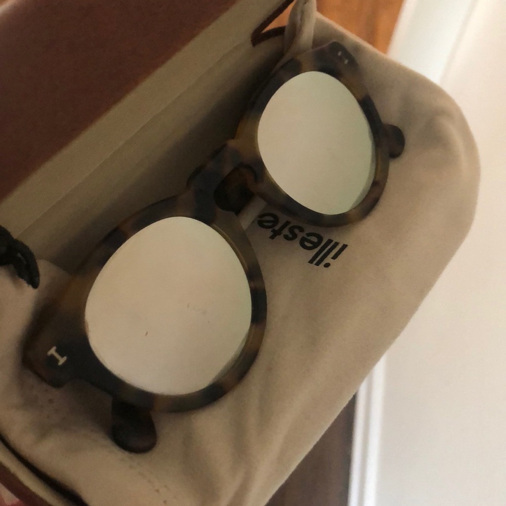 Illesteva Leonard Sunglasses with mirrored lense